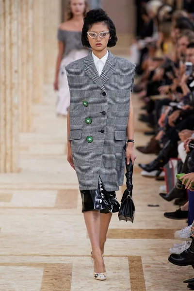 Look 12